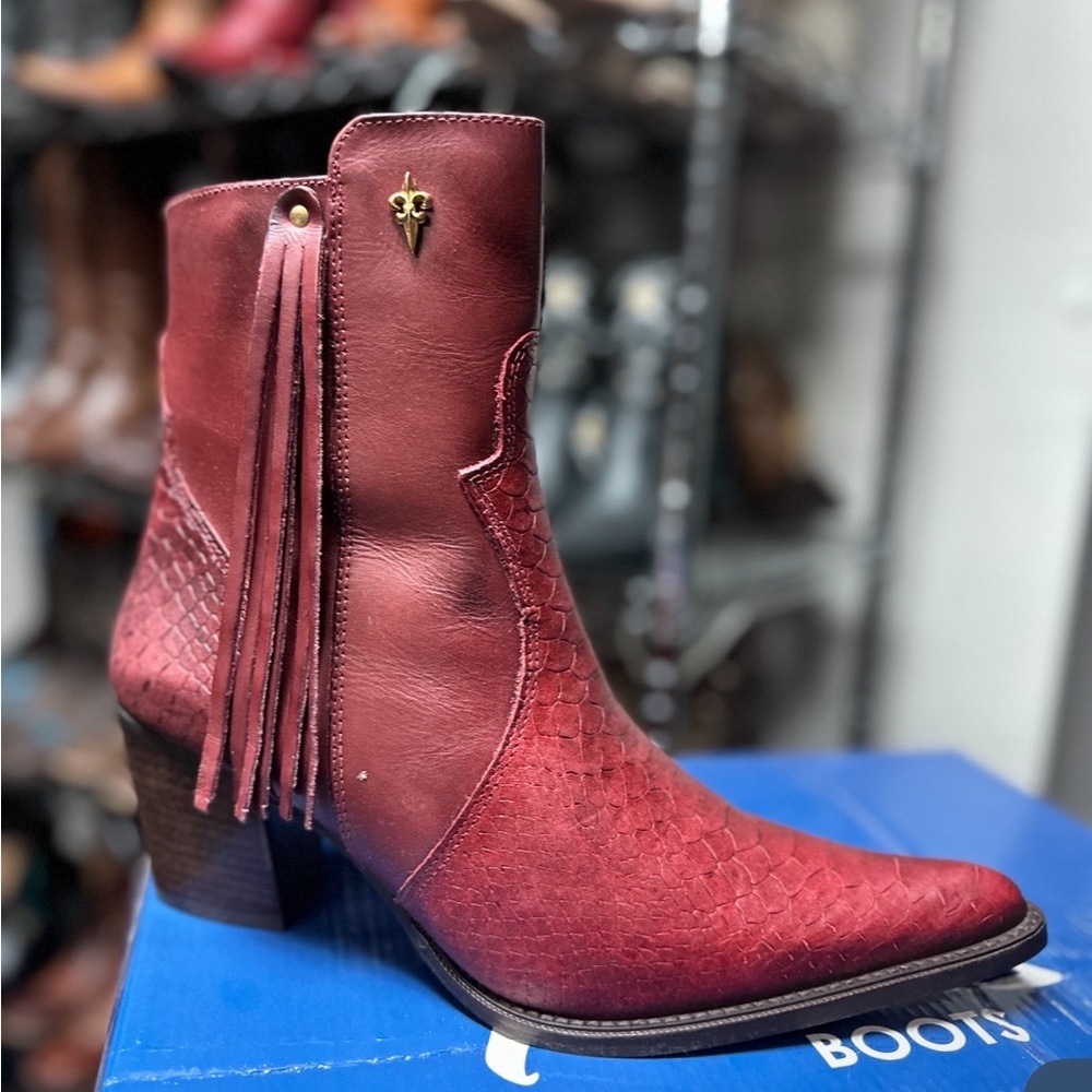 QUT Western Booties for Women Pointed Toe Real Leather Cowgirl Low Ankle Boots